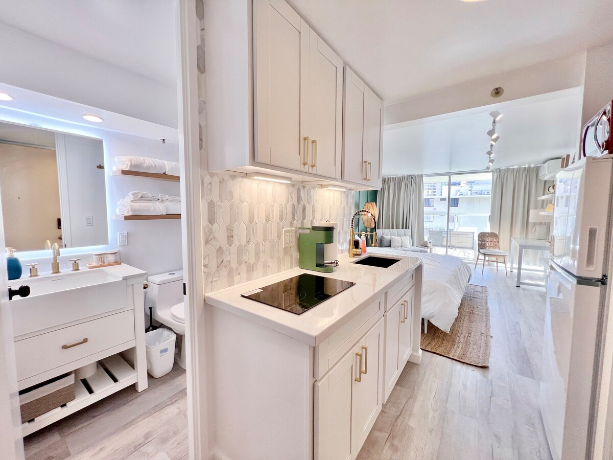 Elegant Island Gem- Newly Upgraded-Waikiki Studio.