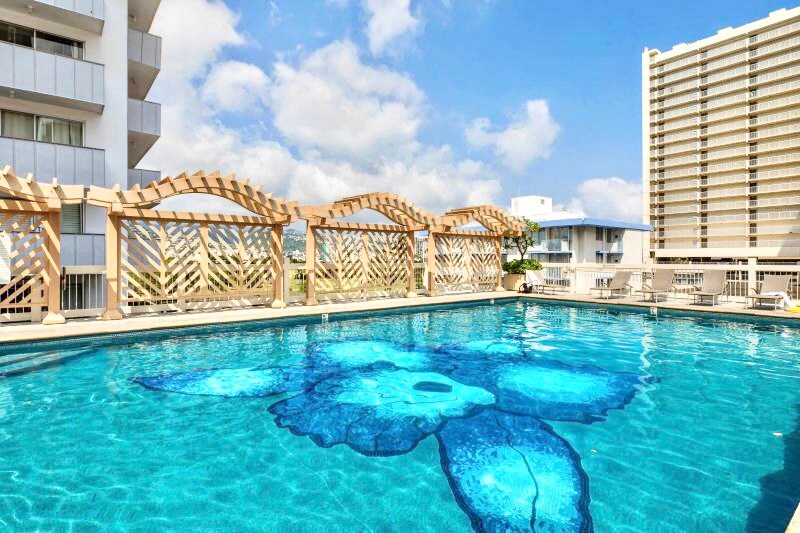 Elegant Island Gem- Newly Upgraded-Waikiki Studio.
