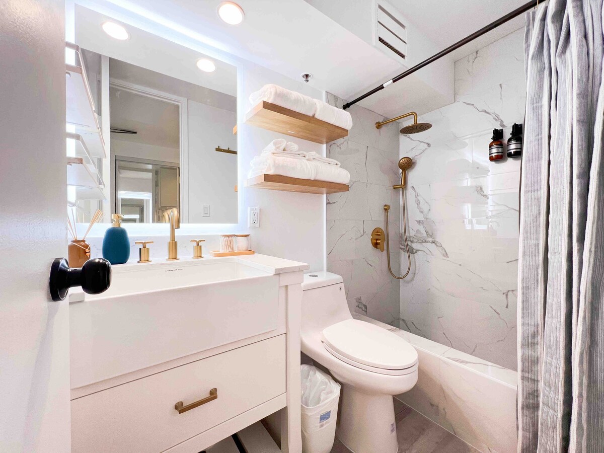 Elegant Island Gem- Newly Upgraded-Waikiki Studio.
