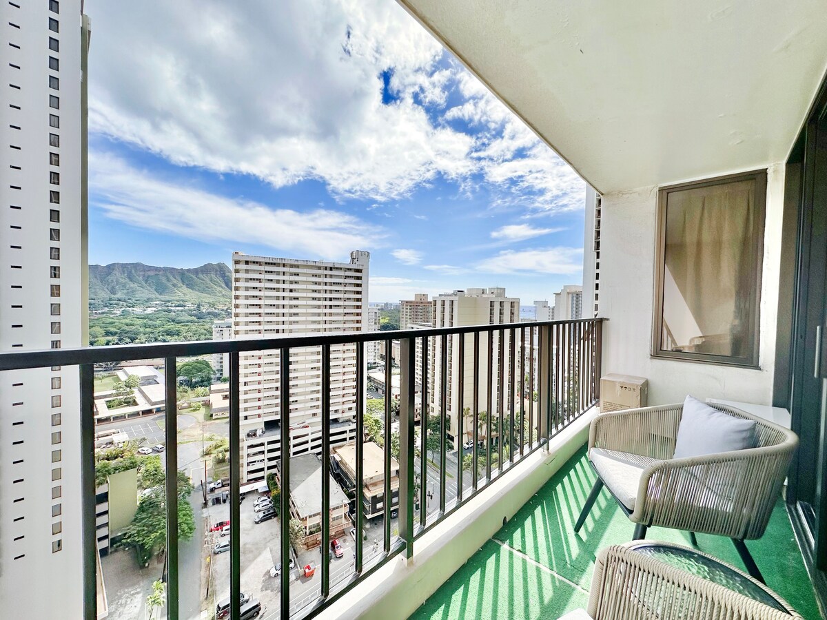 22F-Stunning 1BR-Waikiki Banyan-Diamond Head View