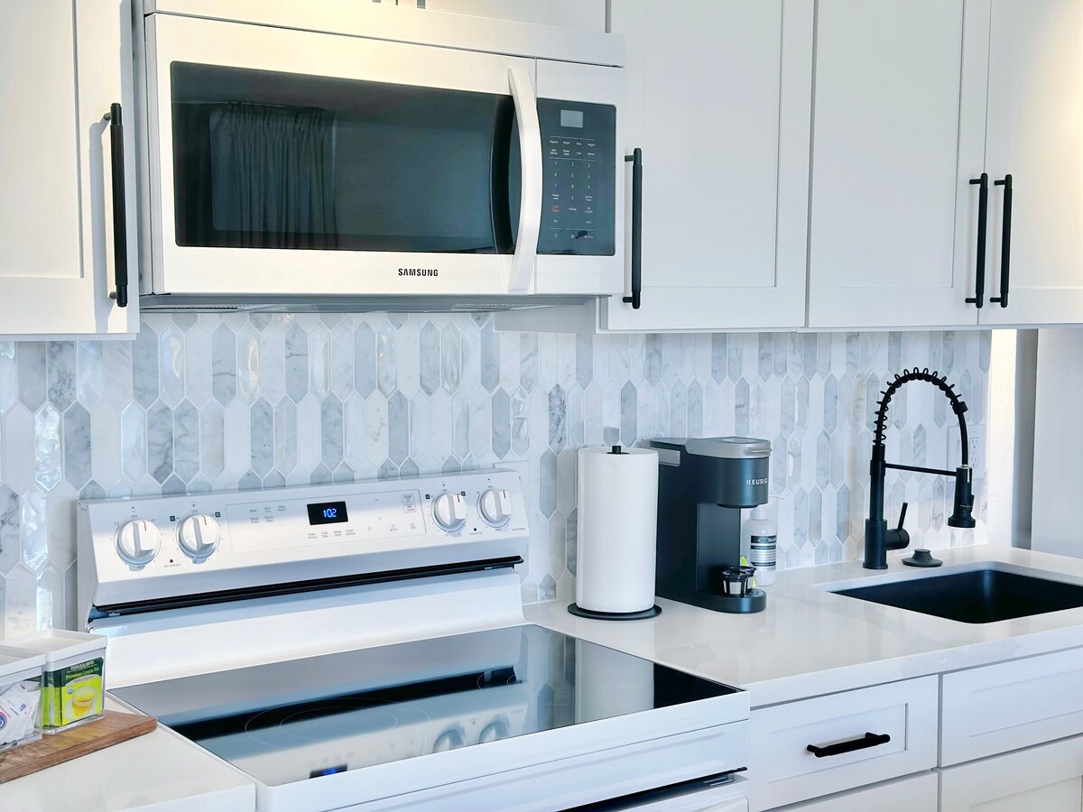 22F-Stunning 1BR-Waikiki Banyan-Diamond Head View