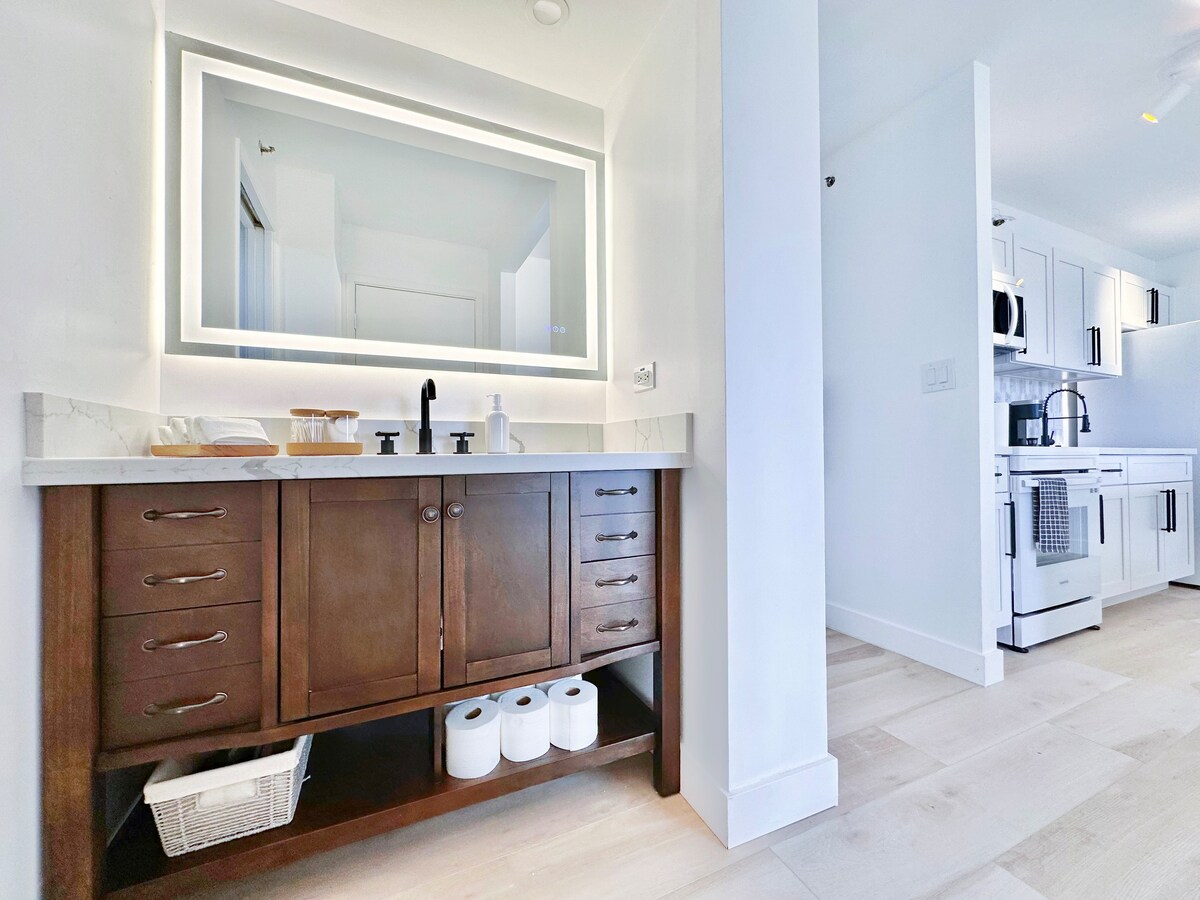 22F-Stunning 1BR-Waikiki Banyan-Diamond Head View