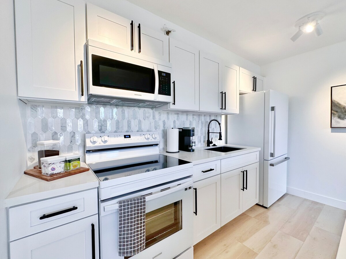 22F-Stunning 1BR-Waikiki Banyan-Diamond Head View