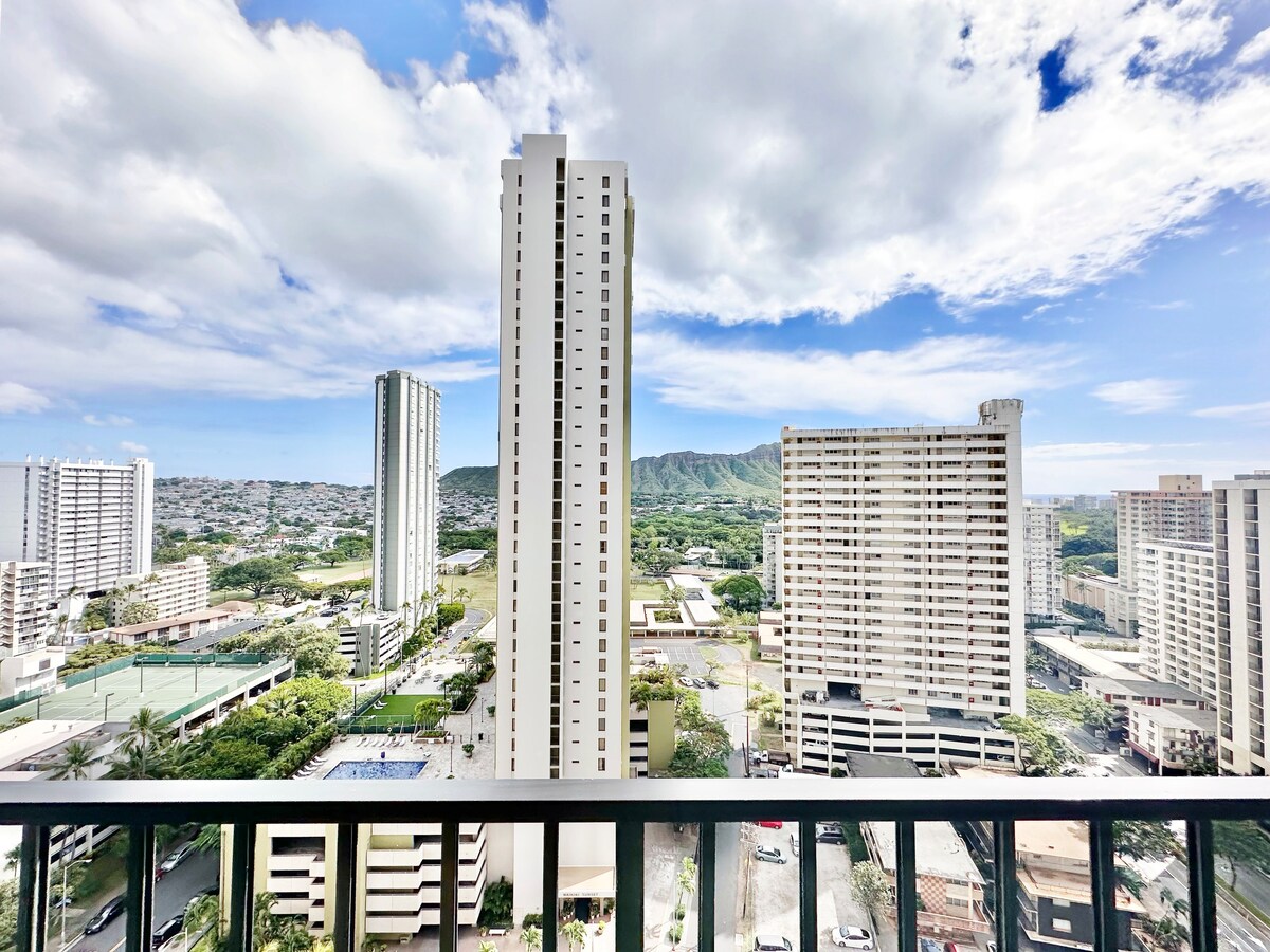 22F-Stunning 1BR-Waikiki Banyan-Diamond Head View