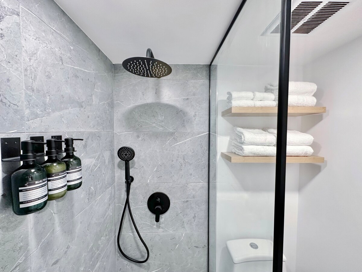 22F-Stunning 1BR-Waikiki Banyan-Diamond Head View