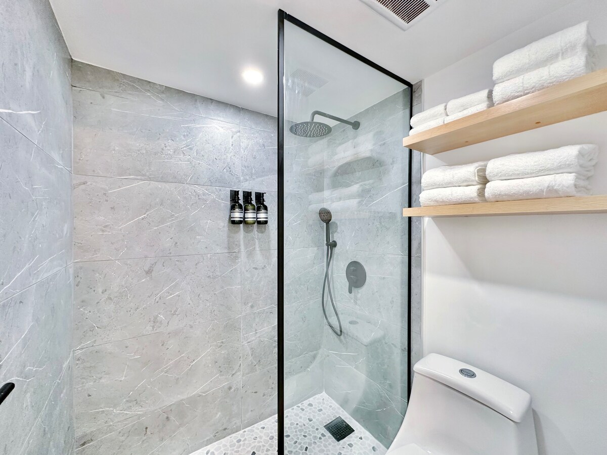 22F-Stunning 1BR-Waikiki Banyan-Diamond Head View