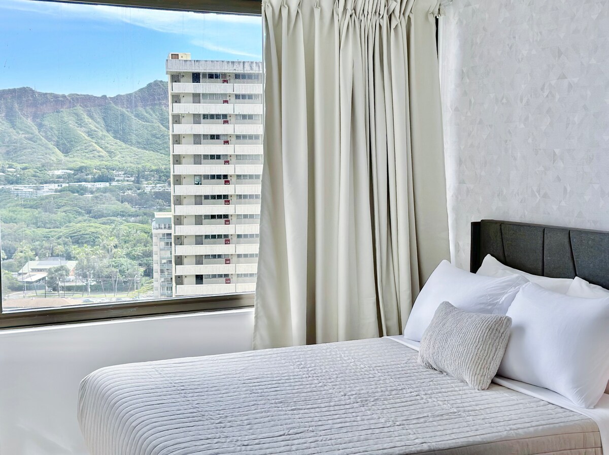 22F-Stunning 1BR-Waikiki Banyan-Diamond Head View