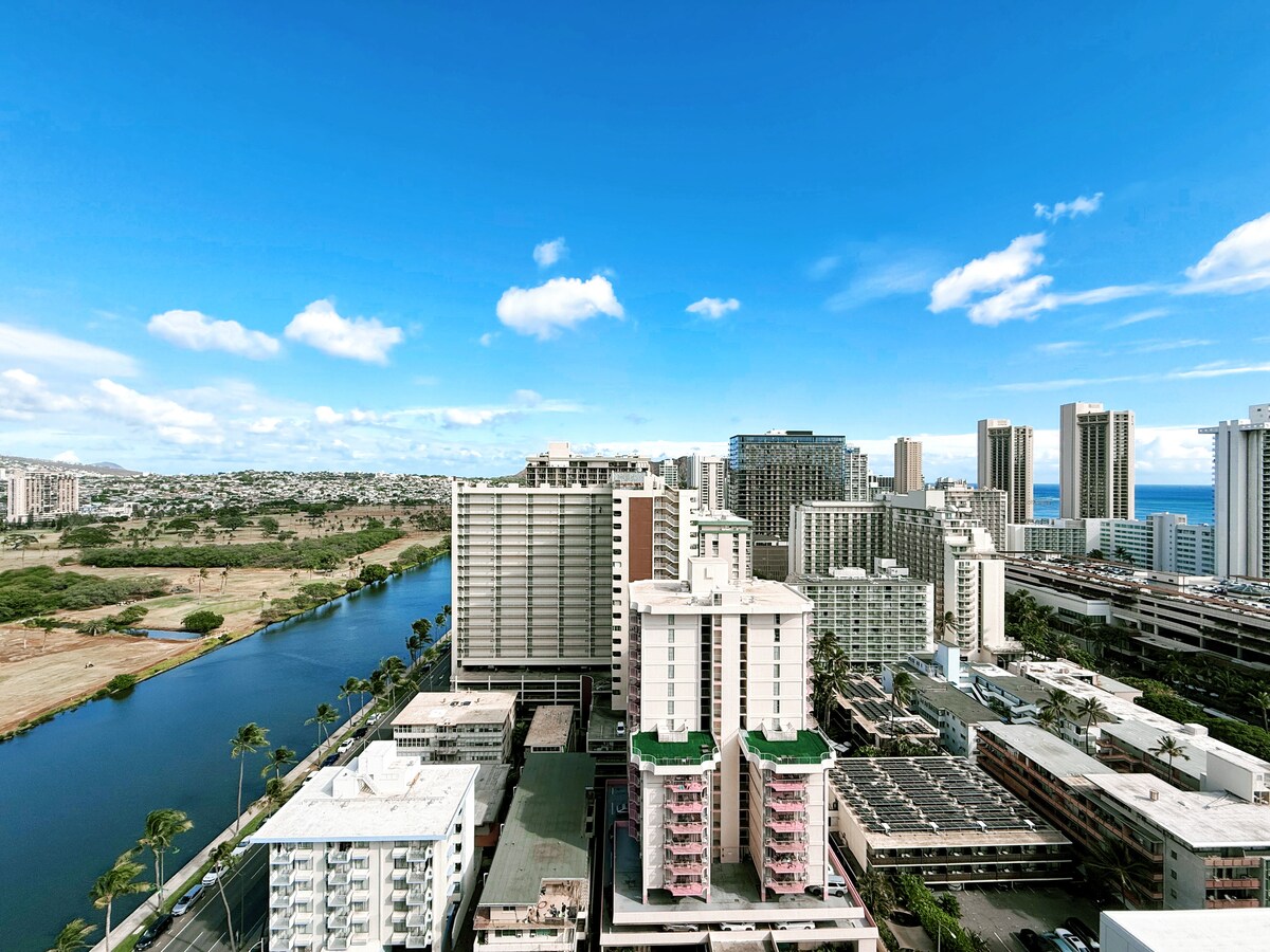 26F-Waikiki King Studio w/Partial Ocean Views