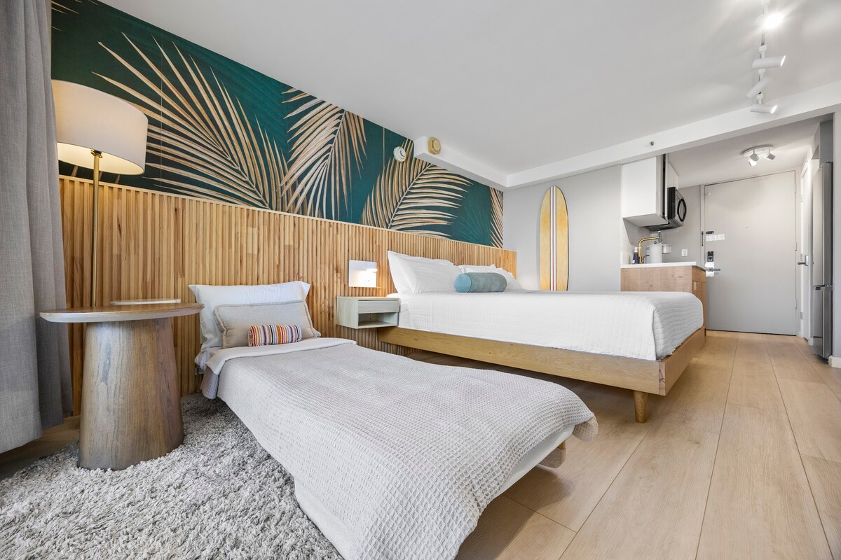 26F-Waikiki King Studio w/Partial Ocean Views