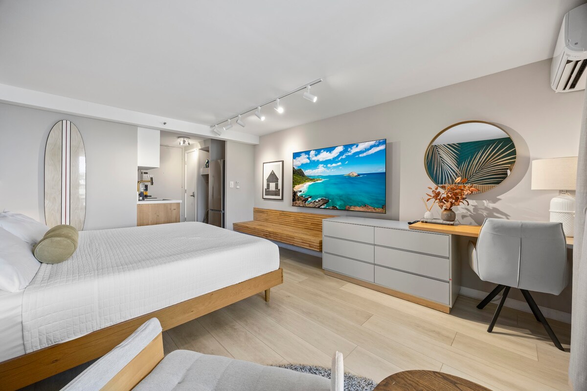 26F-Waikiki King Studio w/Partial Ocean Views