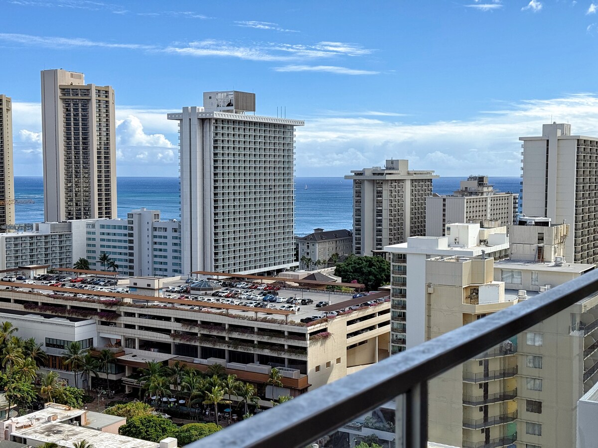 26F-Waikiki King Studio w/Partial Ocean Views