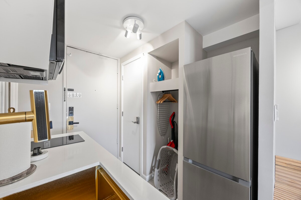 26F-Waikiki King Studio w/Partial Ocean Views