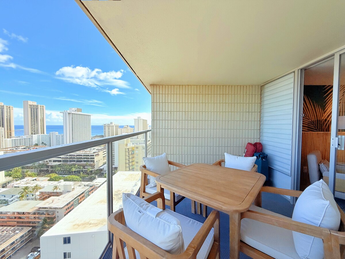 26F-Waikiki King Studio w/Partial Ocean Views