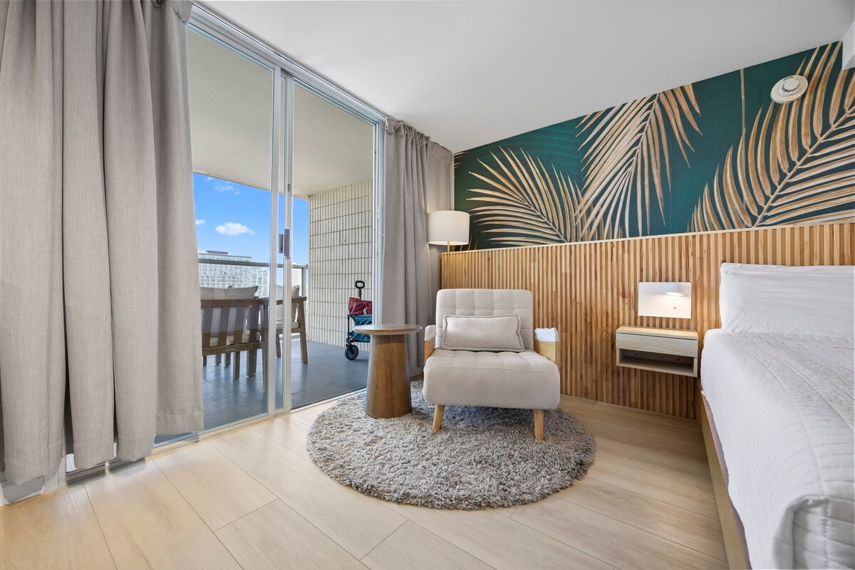 26F-Waikiki King Studio w/Partial Ocean Views