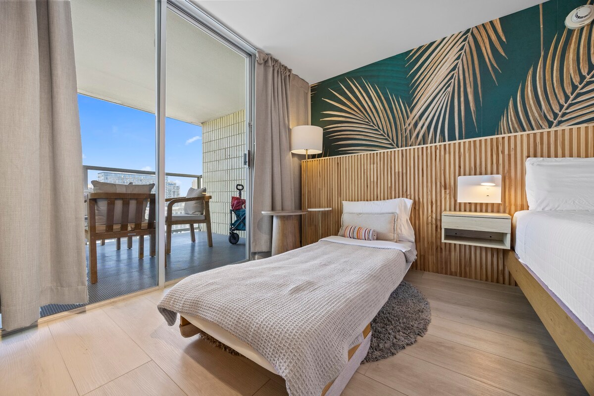 26F-Waikiki King Studio w/Partial Ocean Views