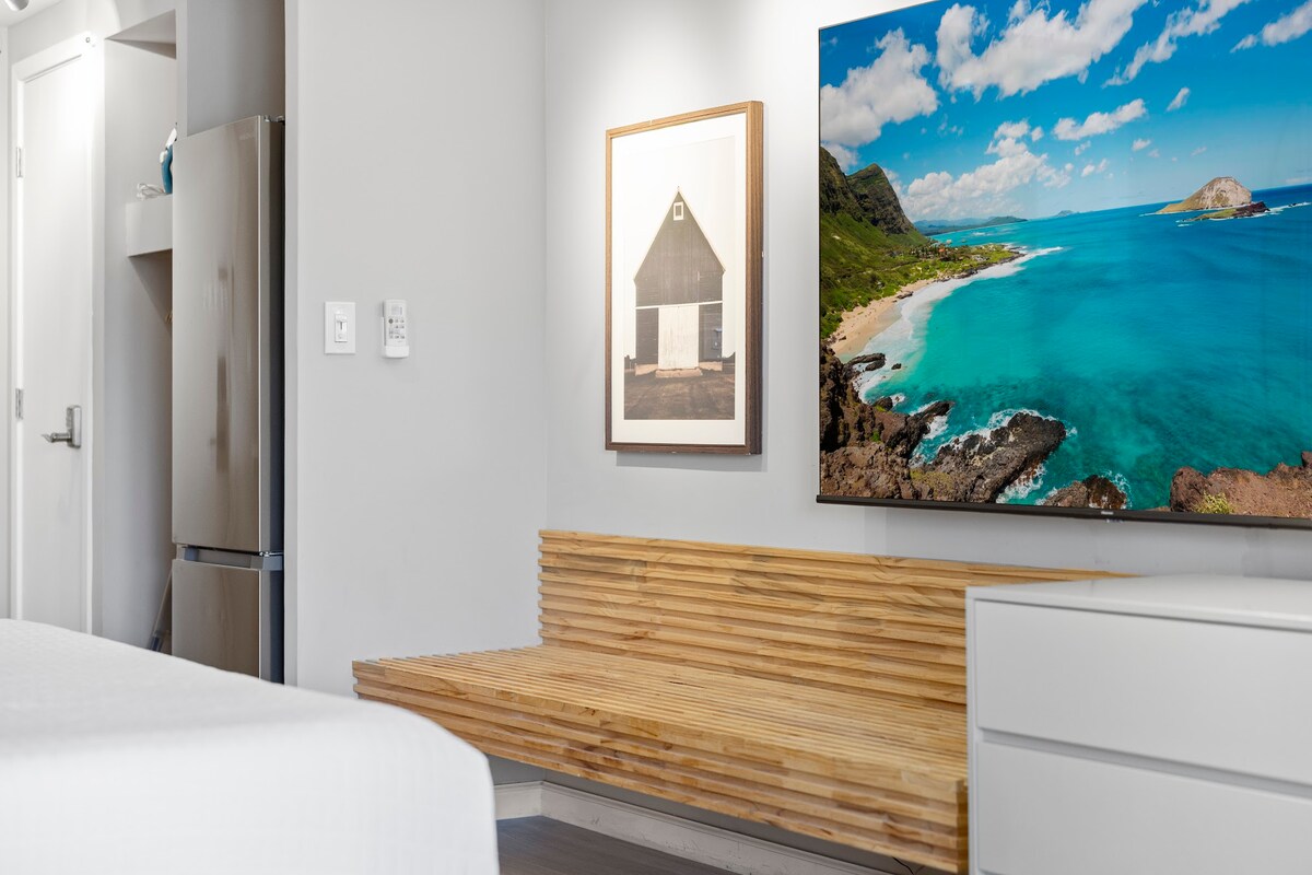 26F-Waikiki King Studio w/Partial Ocean Views
