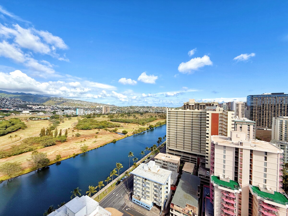 26F-Waikiki King Studio w/Partial Ocean Views