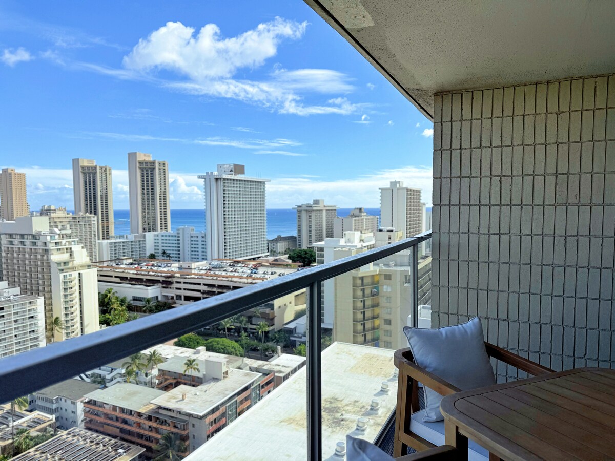 26F-Waikiki King Studio w/Partial Ocean Views
