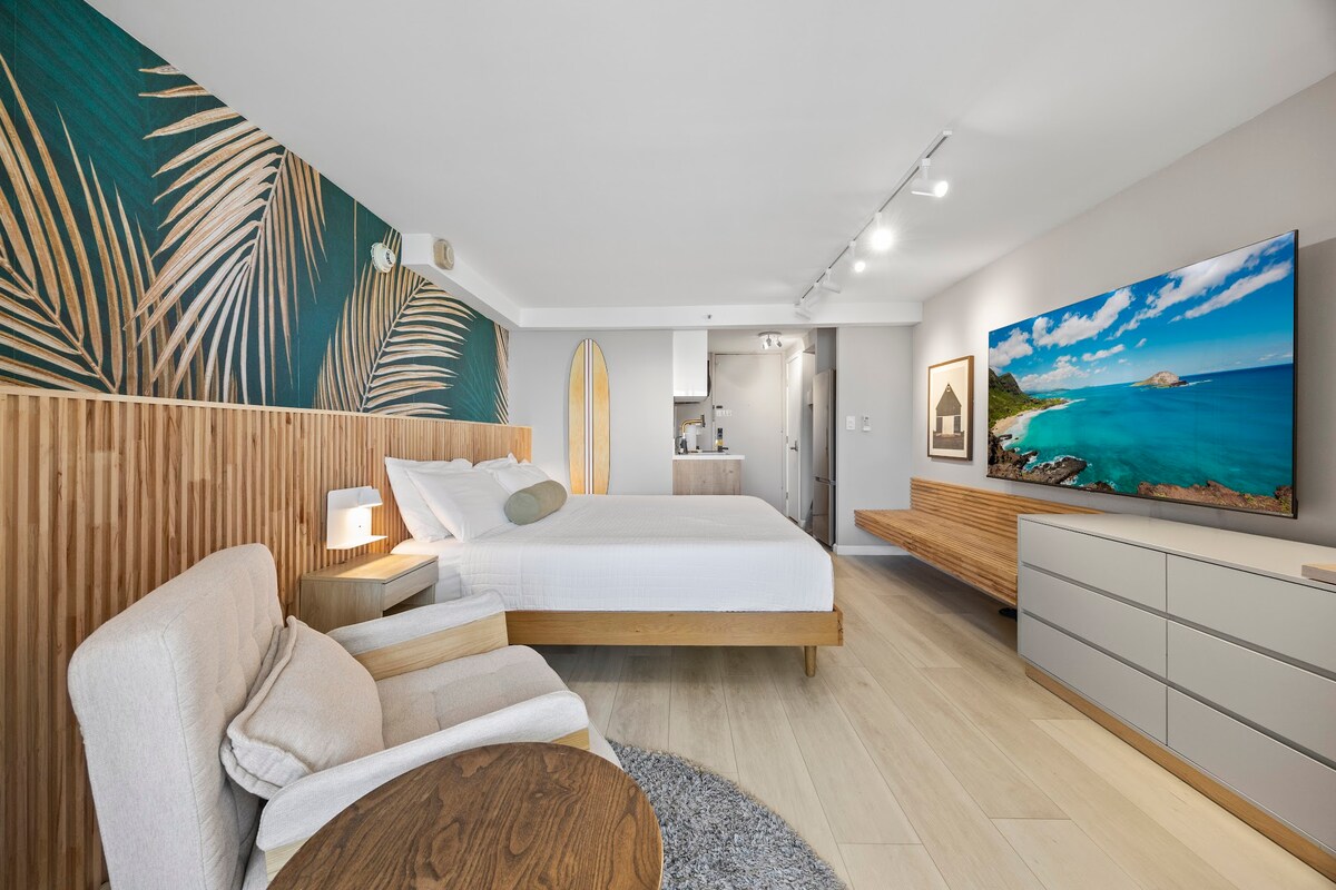 26F-Waikiki King Studio w/Partial Ocean Views