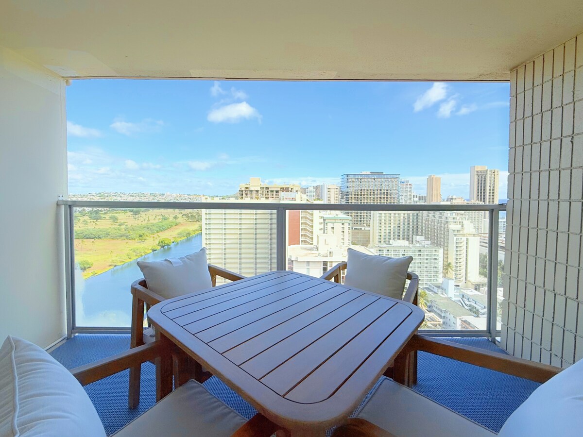 26F-Waikiki King Studio w/Partial Ocean Views