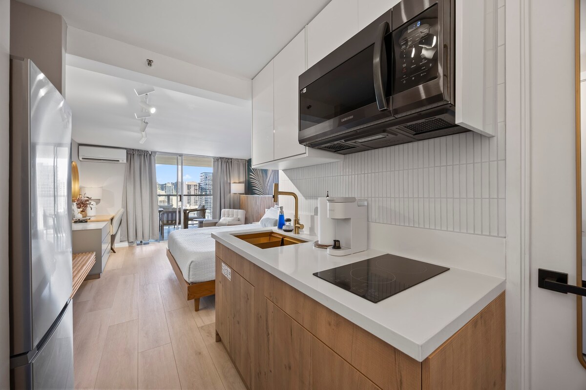 26F-Waikiki King Studio w/Partial Ocean Views