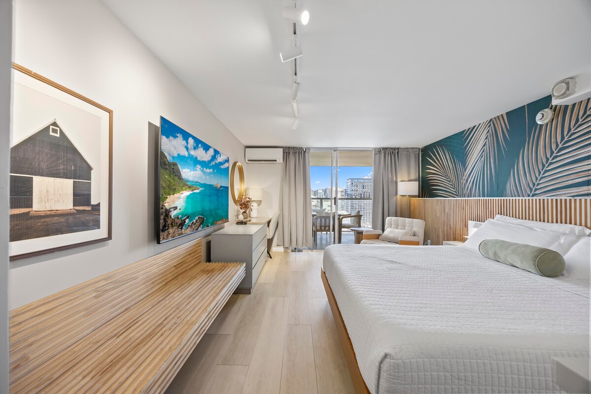 26F-Waikiki King Studio w/Partial Ocean Views