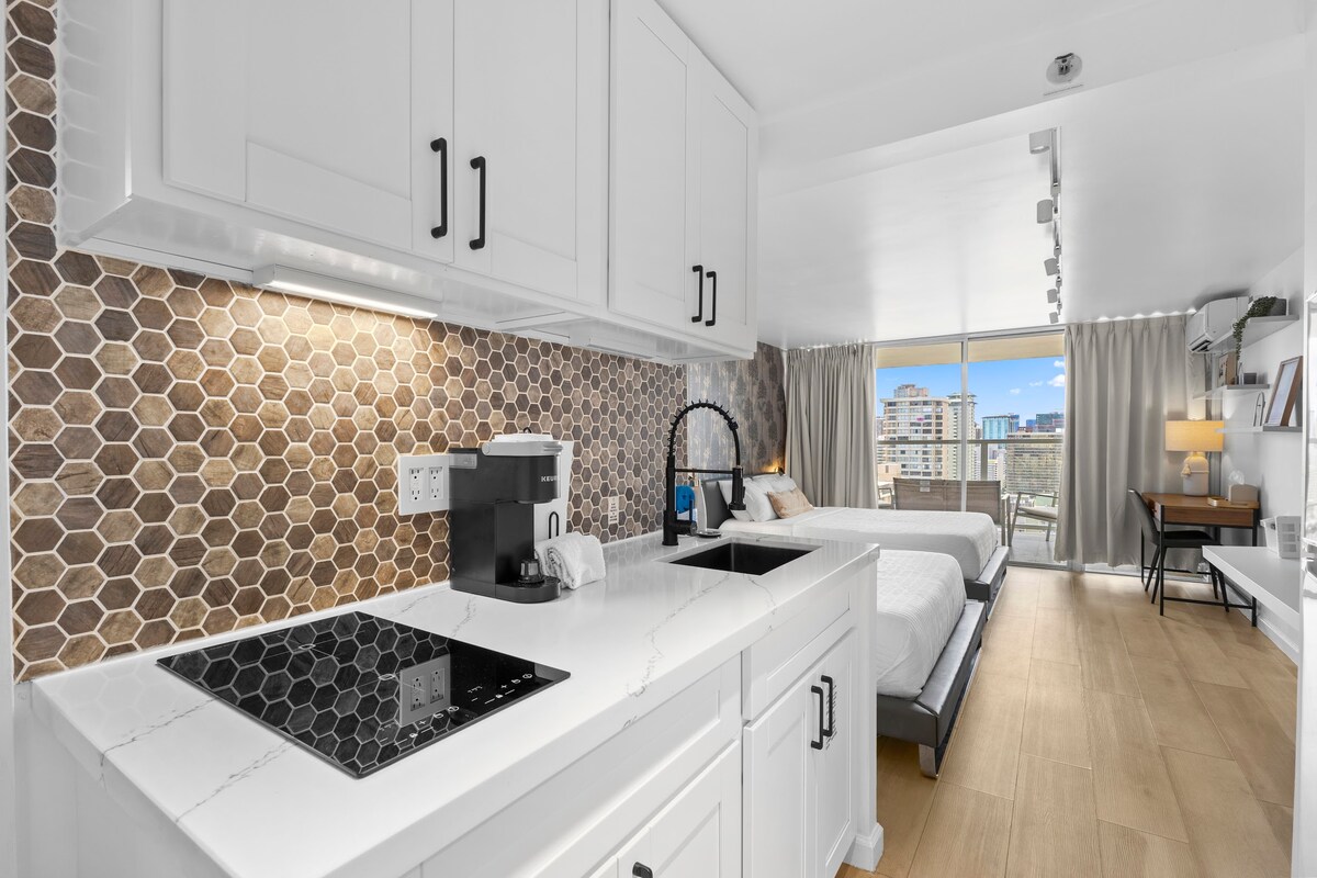 26F-Gorgeous Double Queen Studio-Waikiki Beach!