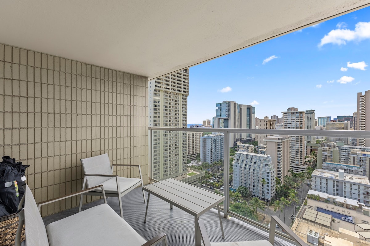 26F-Gorgeous Double Queen Studio-Waikiki Beach!