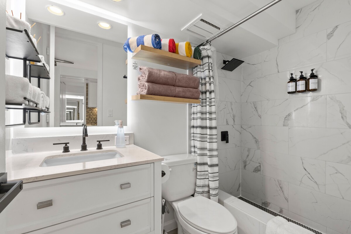 26F-Gorgeous Double Queen Studio-Waikiki Beach!