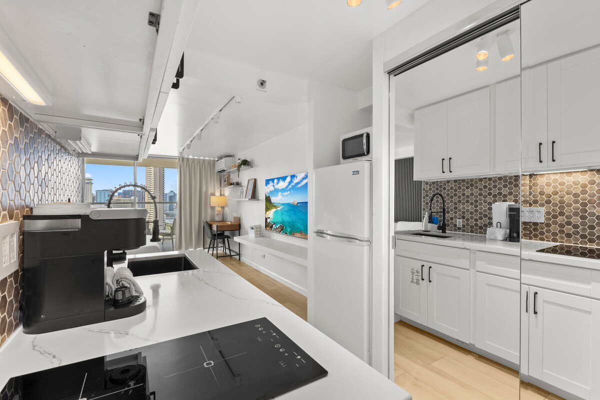 26F-Gorgeous Double Queen Studio-Waikiki Beach!