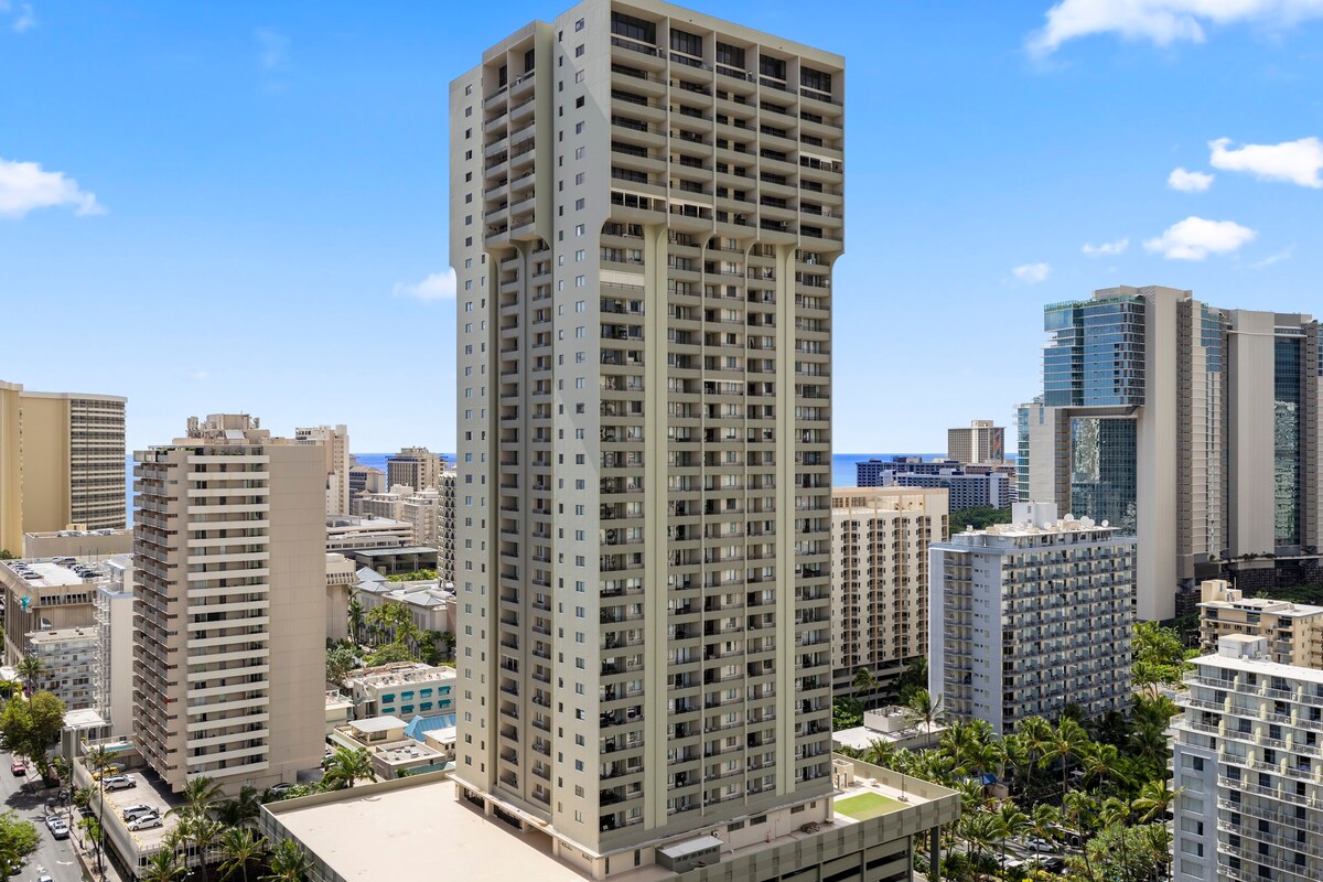 26F-Gorgeous Double Queen Studio-Waikiki Beach!