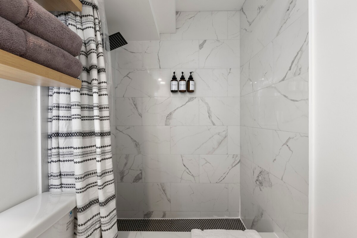 26F-Gorgeous Double Queen Studio-Waikiki Beach!