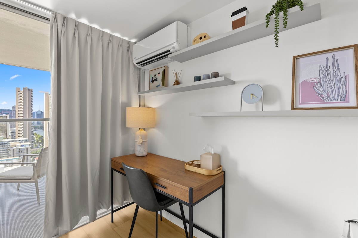 26F-Gorgeous Double Queen Studio-Waikiki Beach!