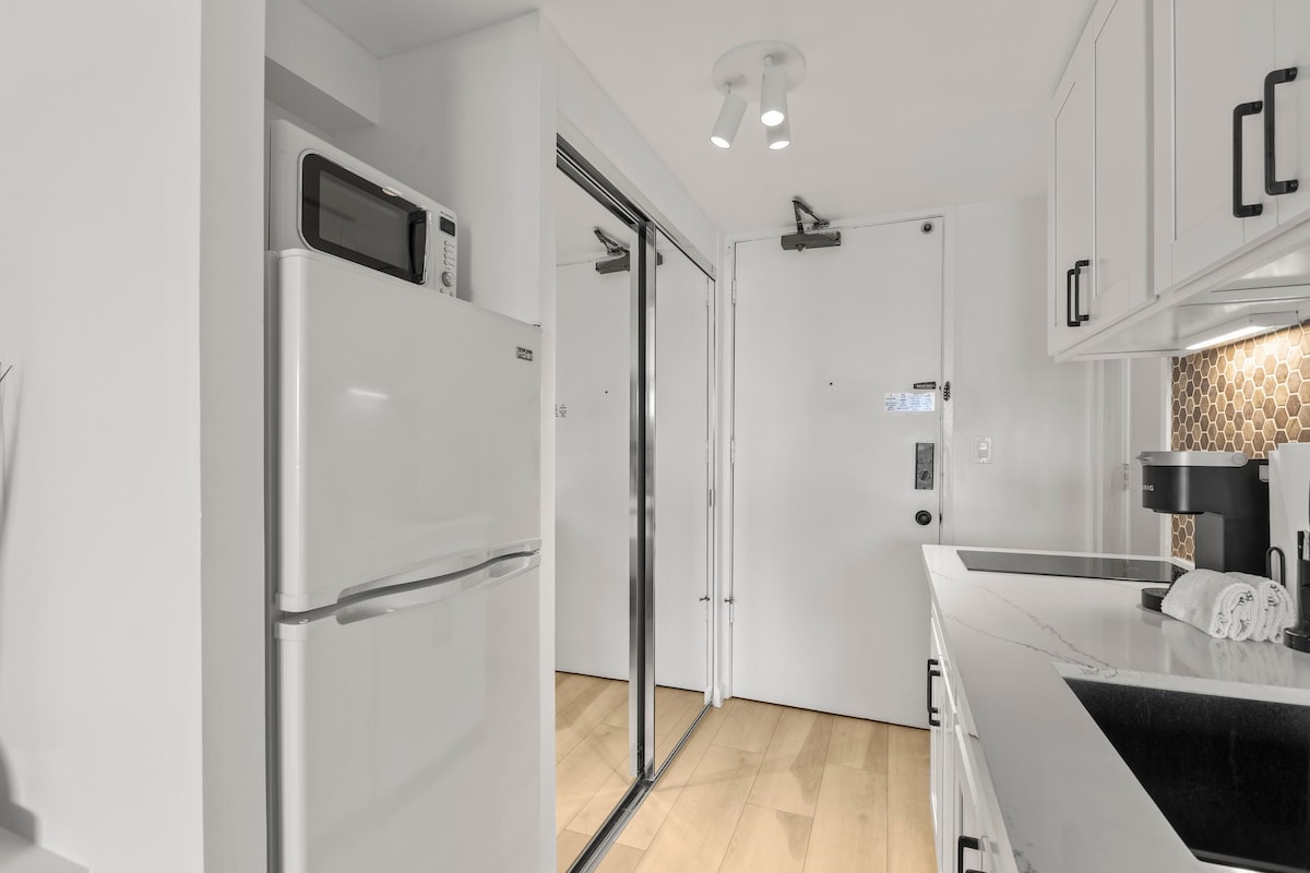 26F-Gorgeous Double Queen Studio-Waikiki Beach!