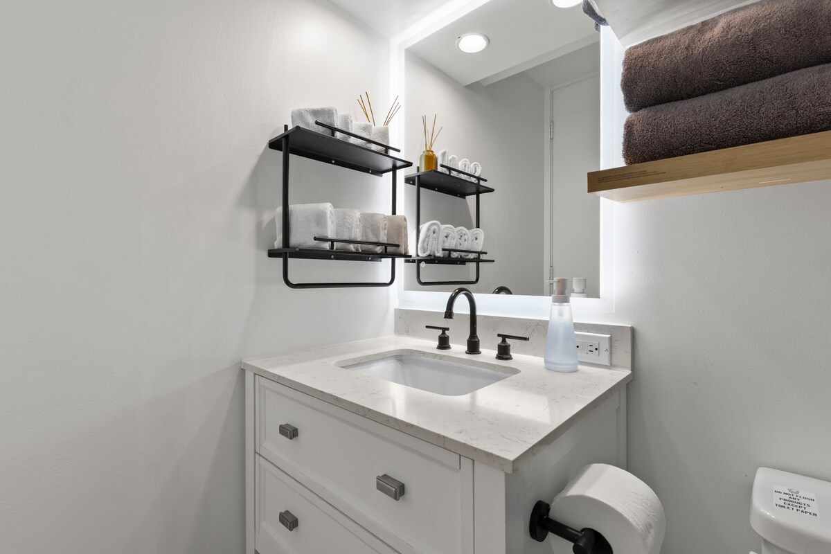 26F-Gorgeous Double Queen Studio-Waikiki Beach!
