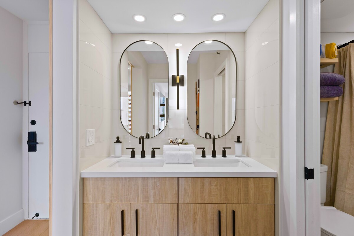 16FL-Upscale Chic Waikiki Banyan 1BR-Free Parking