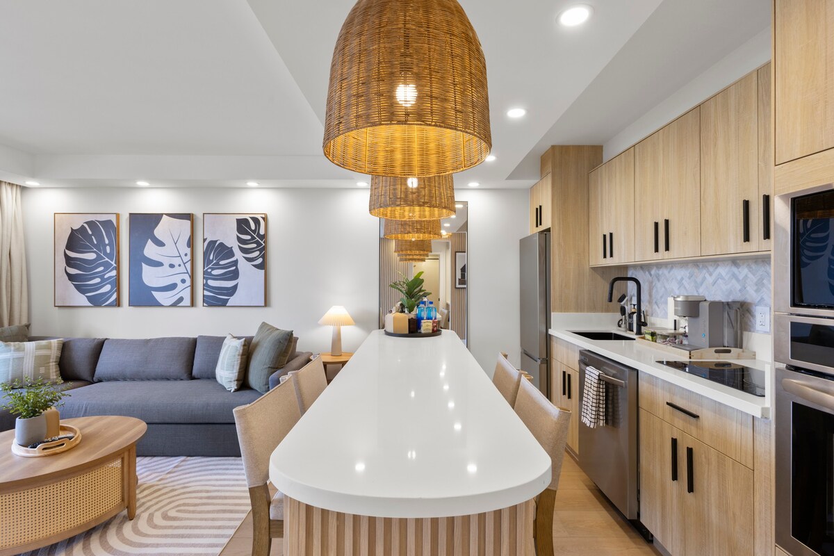 16FL-Upscale Chic Waikiki Banyan 1BR-Free Parking