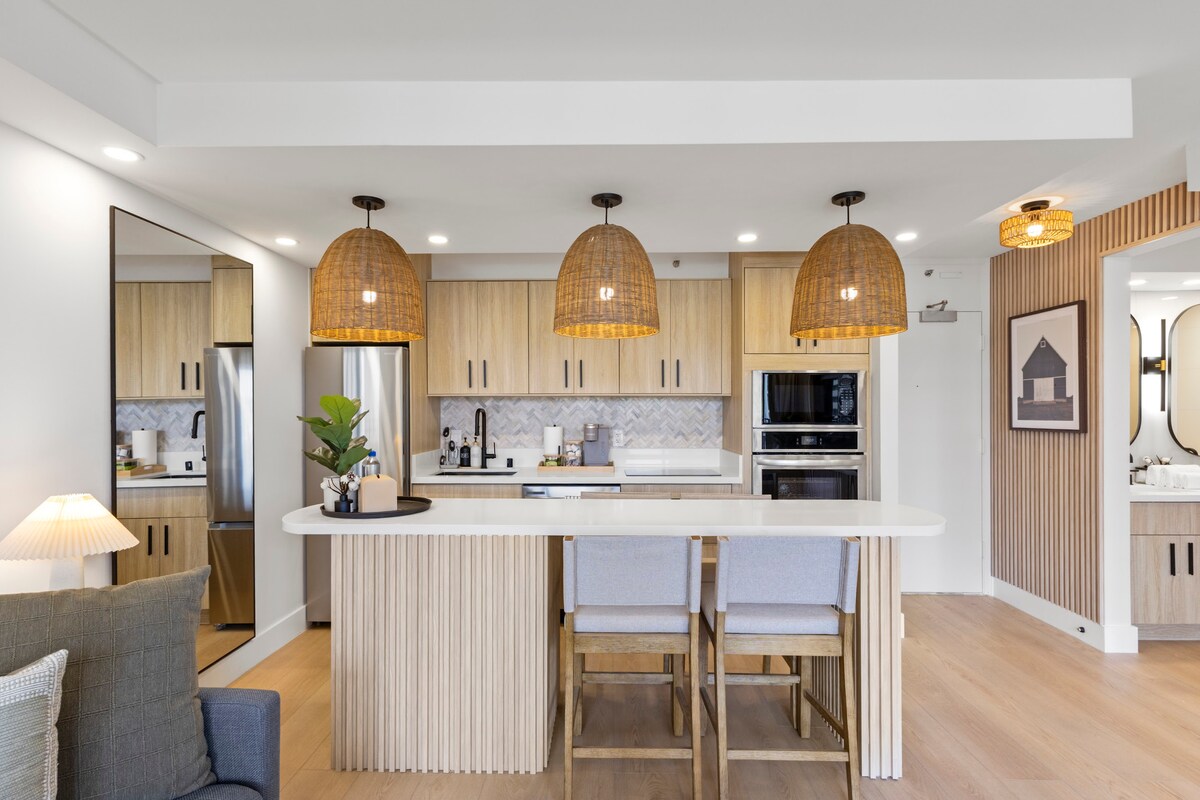 16FL-Upscale Chic Waikiki Banyan 1BR-Free Parking