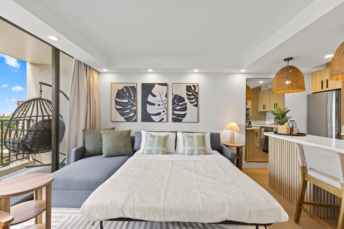 16FL-Upscale Chic Waikiki Banyan 1BR-Free Parking