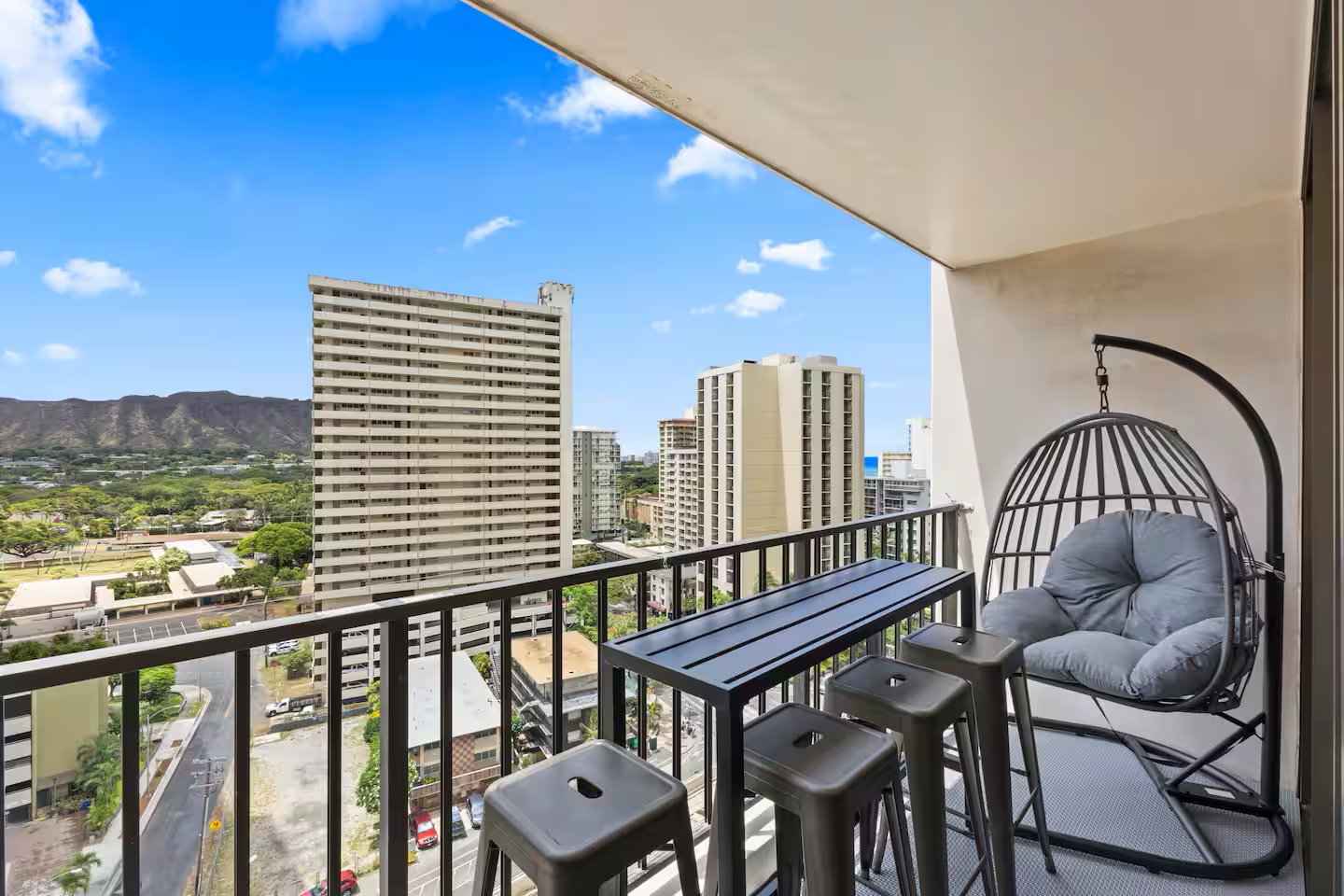 16FL-Upscale Chic Waikiki Banyan 1BR-Free Parking