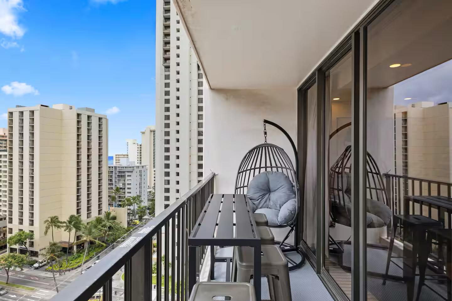 16FL-Upscale Chic Waikiki Banyan 1BR-Free Parking
