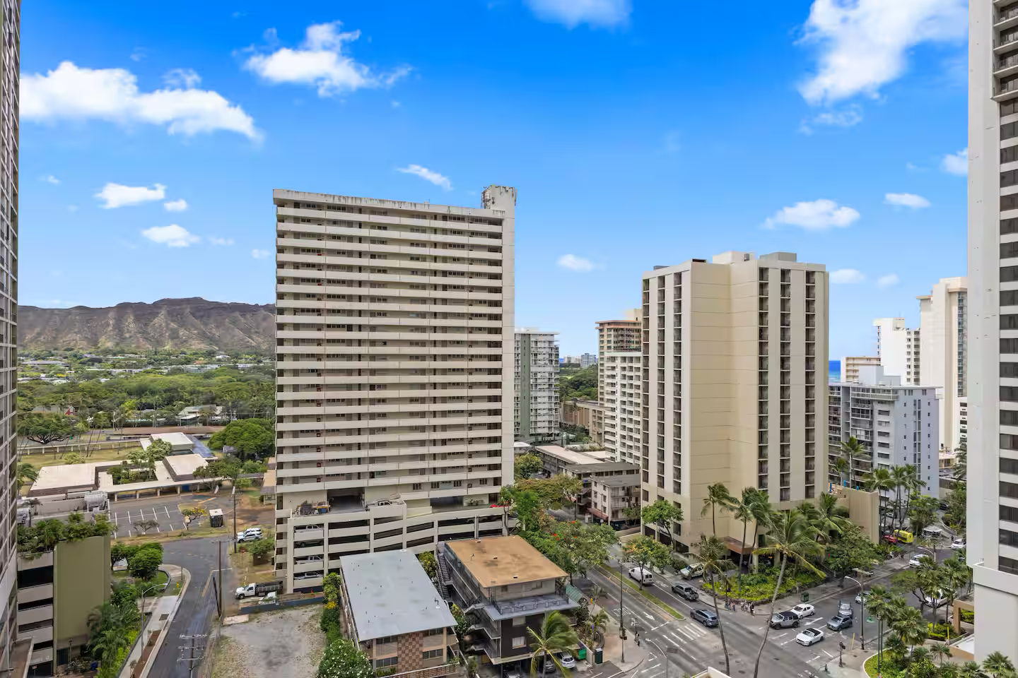 16FL-Upscale Chic Waikiki Banyan 1BR-Free Parking
