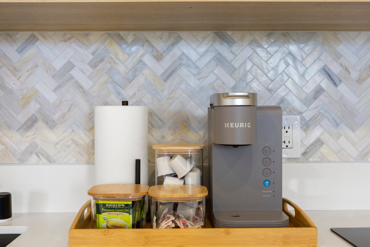 16FL-Upscale Chic Waikiki Banyan 1BR-Free Parking