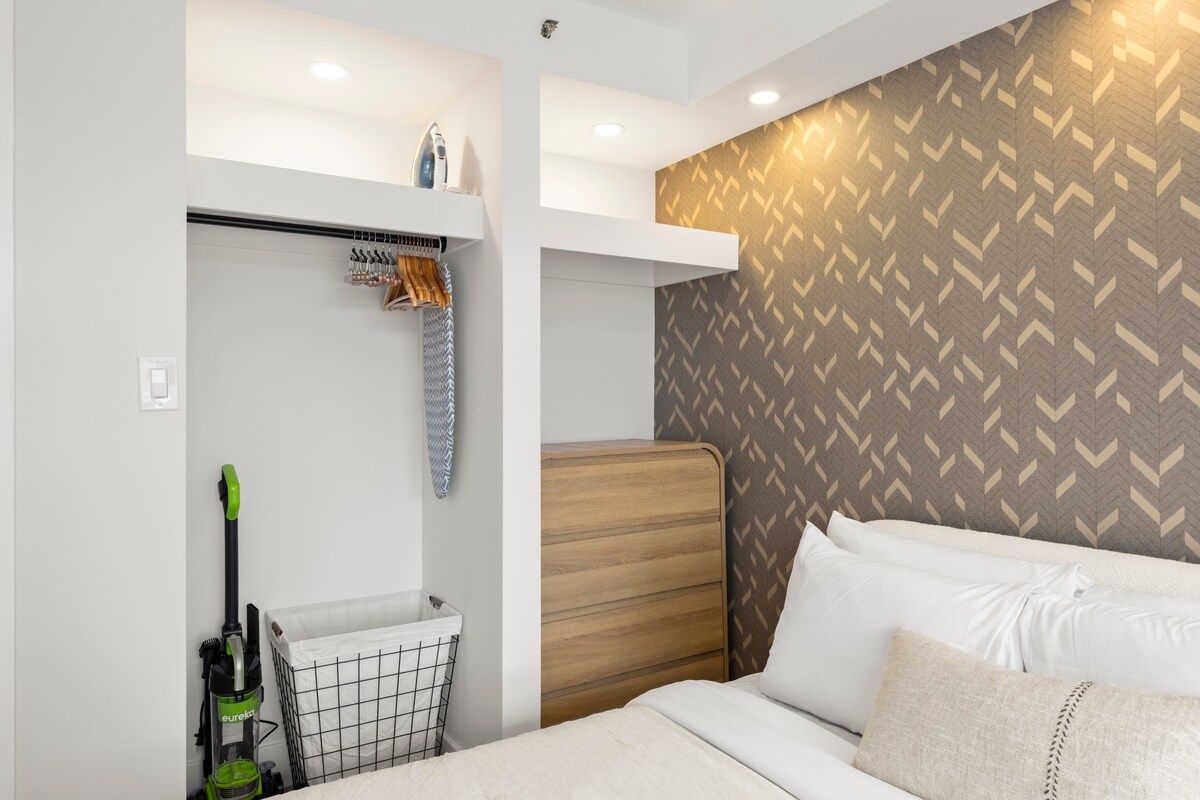 16FL-Upscale Chic Waikiki Banyan 1BR-Free Parking