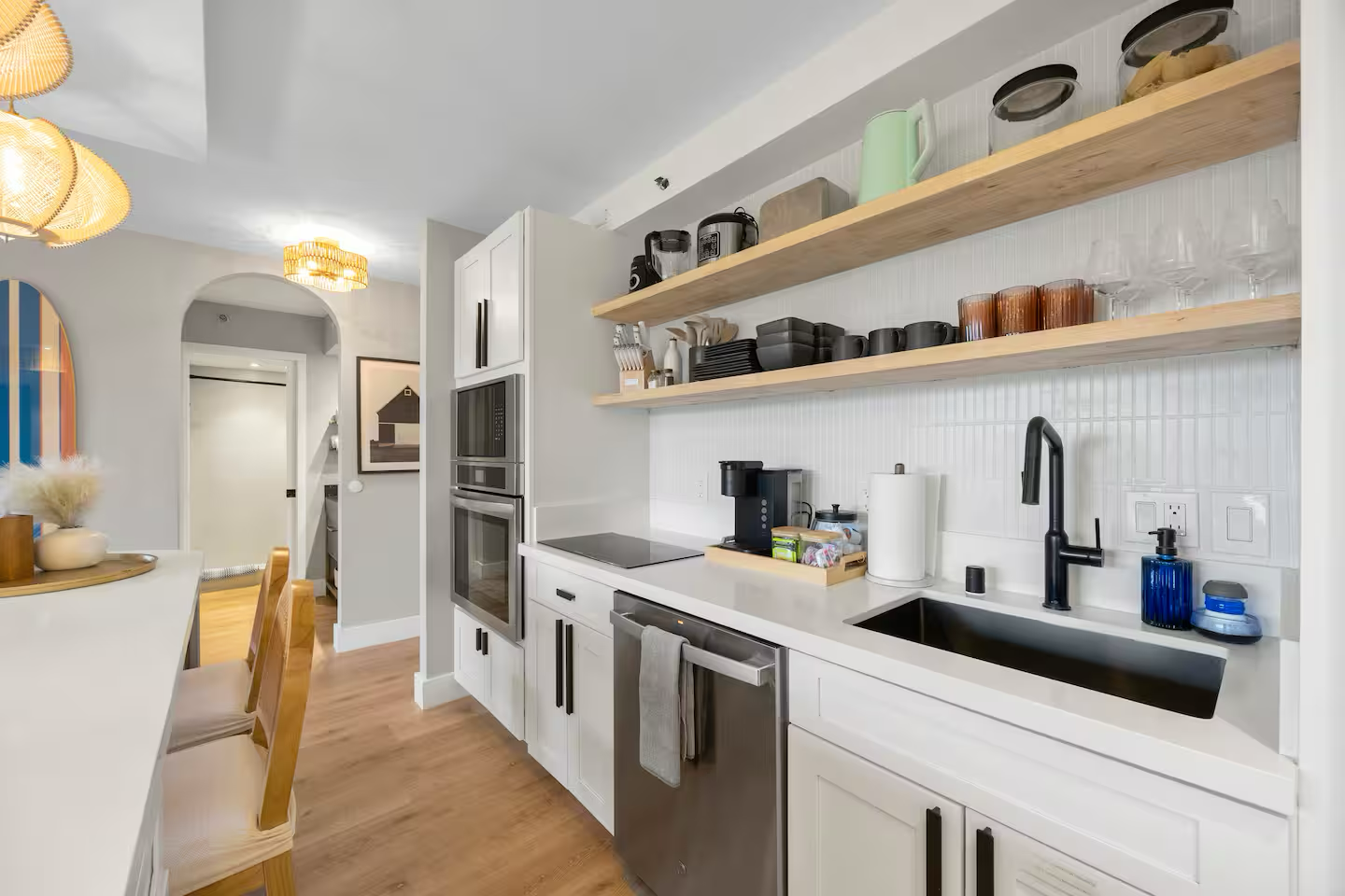 25F-Stunning & Upscale-Mountain View-1BR/Parking!