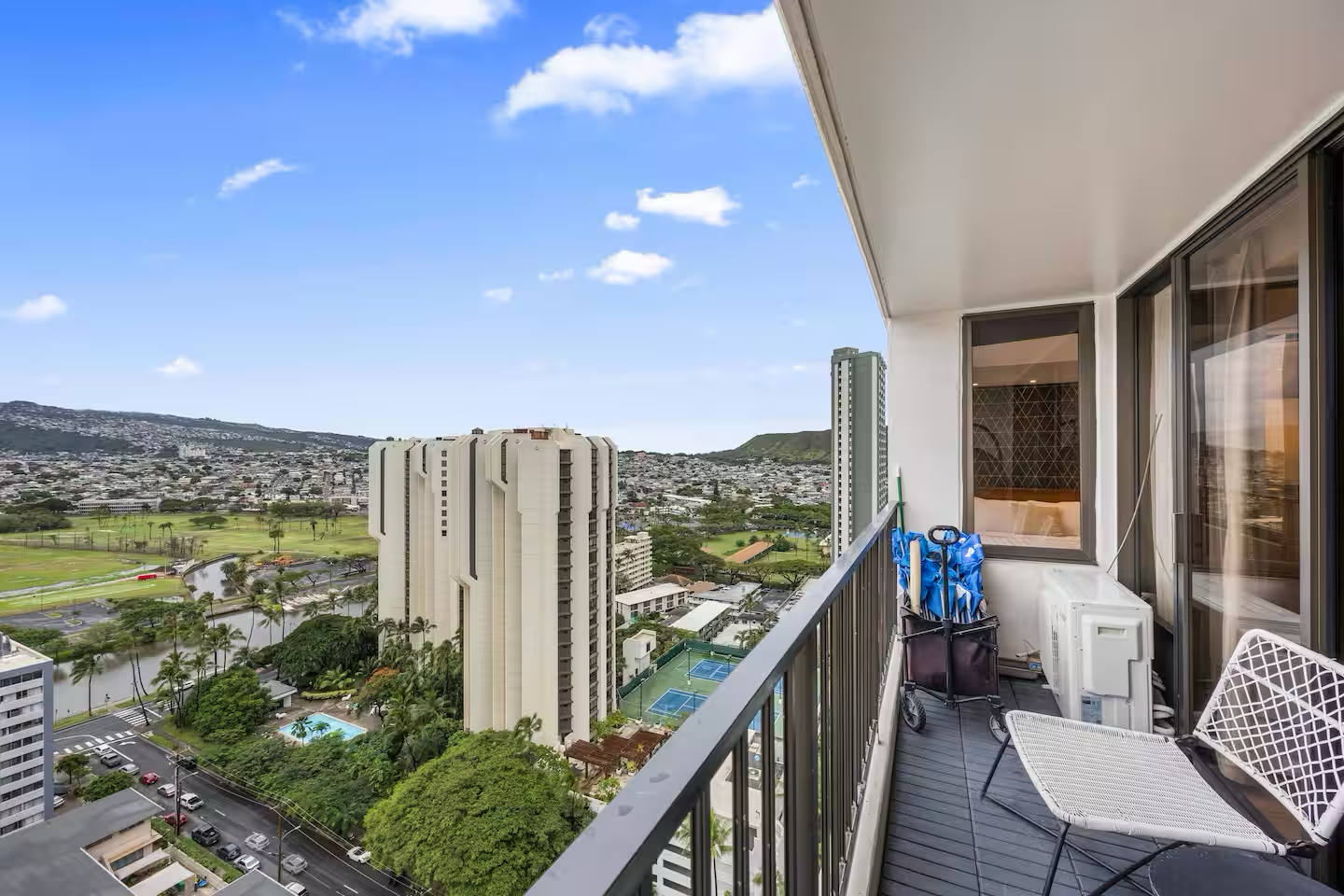 25F-Stunning & Upscale-Mountain View-1BR/Parking!
