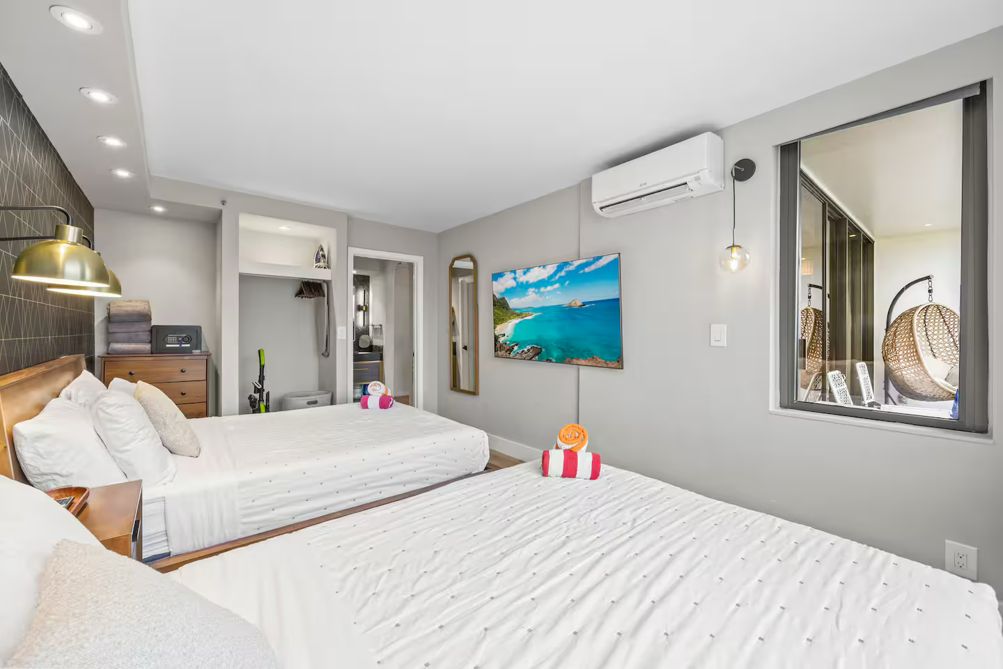 25F-Stunning & Upscale-Mountain View-1BR/Parking!