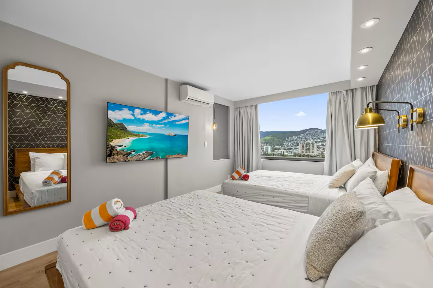 25F-Stunning & Upscale-Mountain View-1BR/Parking!