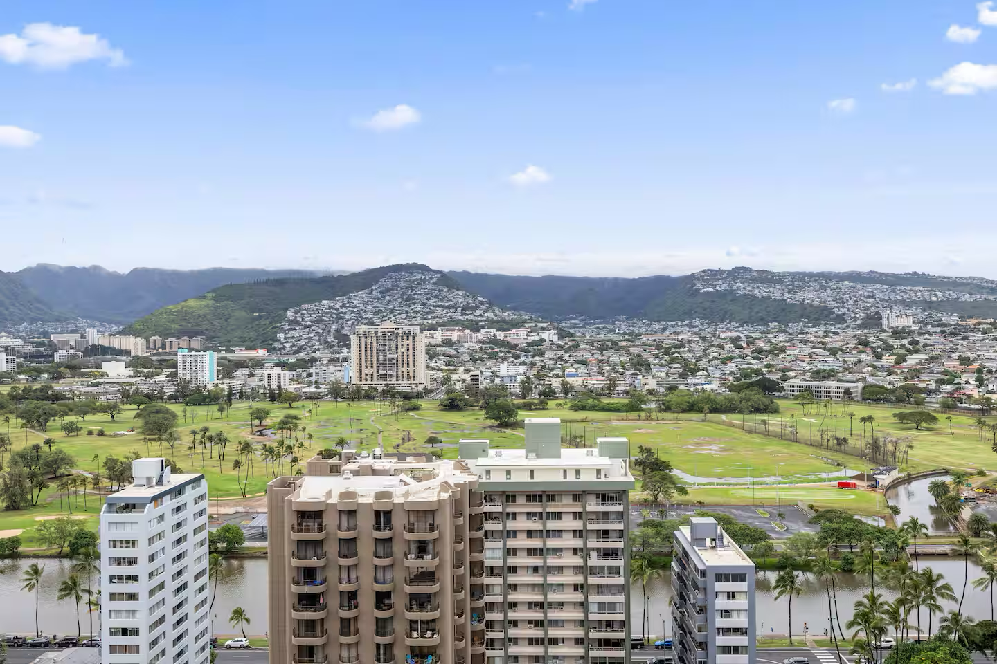25F-Stunning & Upscale-Mountain View-1BR/Parking!
