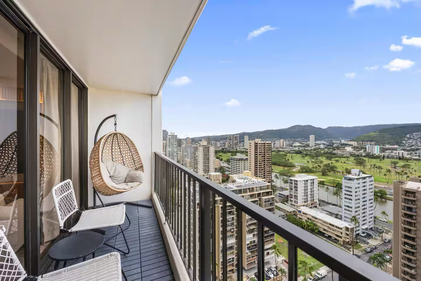25F-Stunning & Upscale-Mountain View-1BR/Parking!